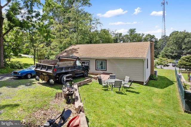1087 CHESTNUT ST, Douglassville, PA 19518