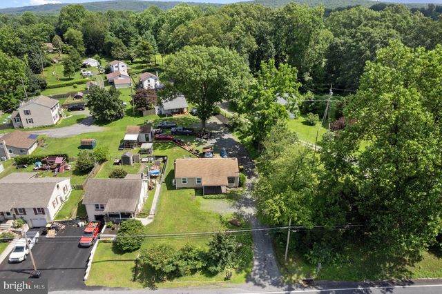 1087 CHESTNUT ST, Douglassville, PA 19518