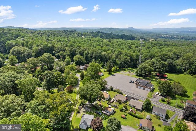 1087 CHESTNUT ST, Douglassville, PA 19518