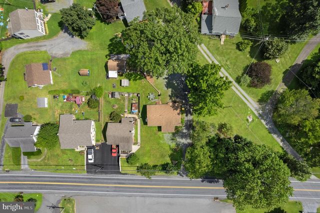 1087 CHESTNUT ST, Douglassville, PA 19518