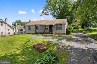 1087 CHESTNUT ST, Douglassville, PA 19518