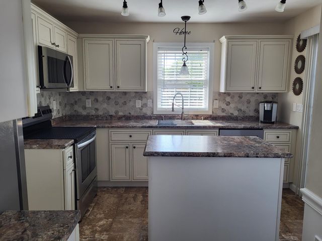 142 Comeau Street, Manchester, NH 03102
