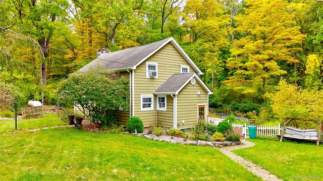 202 Canopus Hollow Road, Putnam Valley, NY 10579