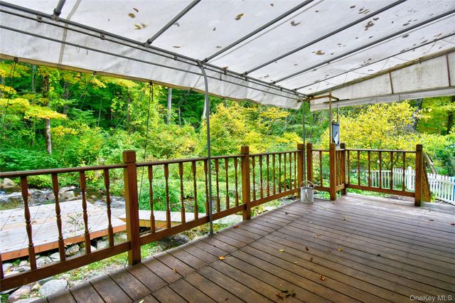 202 Canopus Hollow Road, Putnam Valley, NY 10579