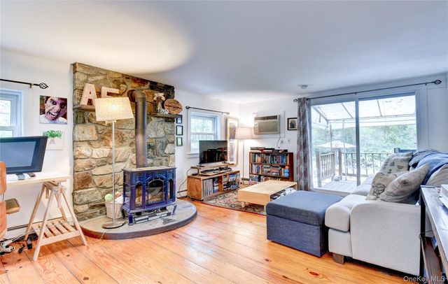 202 Canopus Hollow Road, Putnam Valley, NY 10579