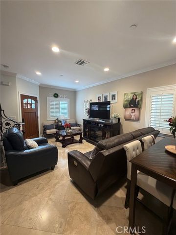 6518 Walker, Bell, CA 90201