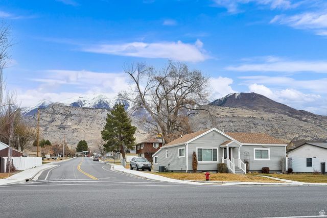 696 S LOCUST AVE, Pleasant Grove, UT 84062