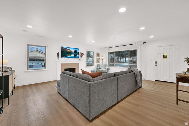 696 S LOCUST AVE, Pleasant Grove, UT 84062