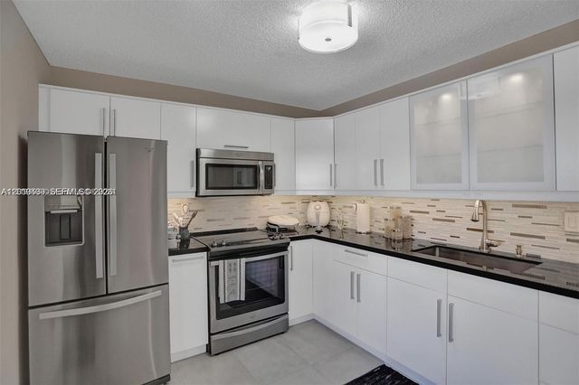 13712 SW 149th Cir Ln 4-52, Miami, FL 33186