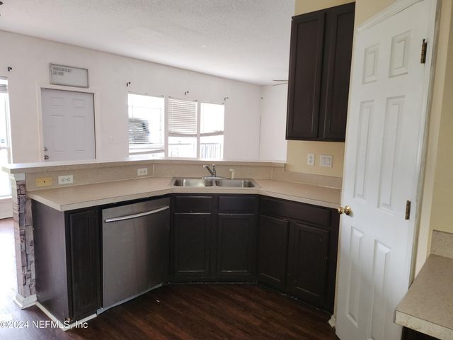 9194 PROSPERITY LAKE Drive, Jacksonville, FL 32244