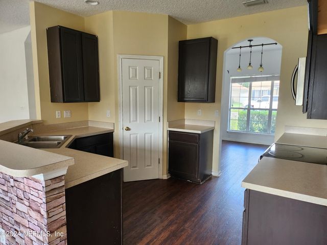 9194 PROSPERITY LAKE Drive, Jacksonville, FL 32244