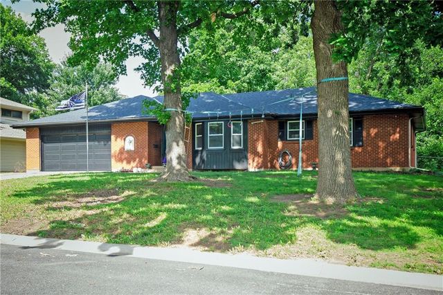 8951 Rene Street, Lenexa, KS 66215