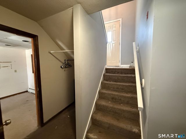 98 1st Street, Suffield, CT 06078