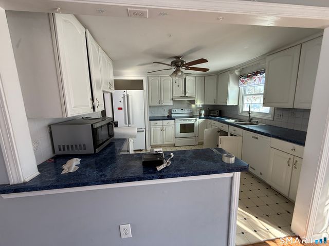 98 1st Street, Suffield, CT 06078