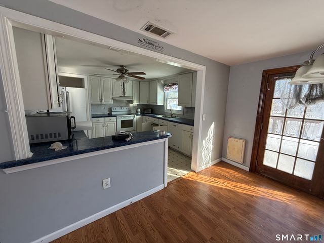 98 1st Street, Suffield, CT 06078