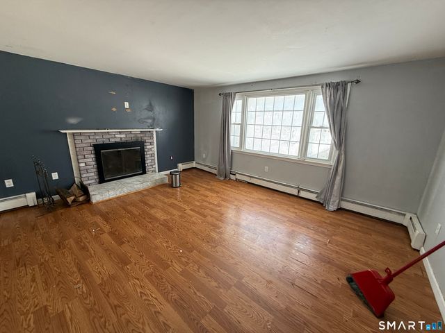 98 1st Street, Suffield, CT 06078