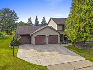 2850 PIONEER DRIVE, Green Bay, WI 54313
