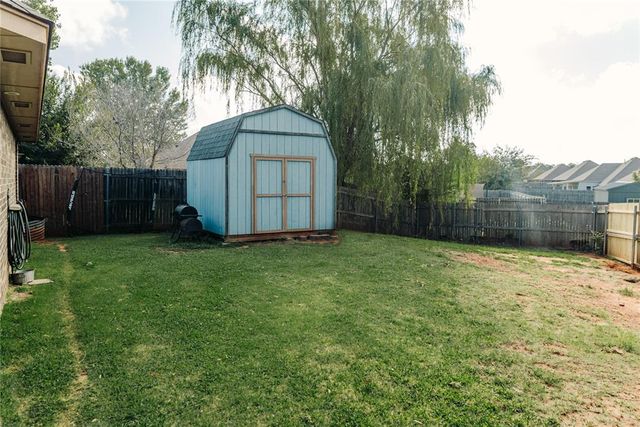 958 Cotswold Court, Blanchard, OK 73010