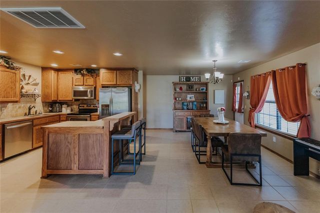 958 Cotswold Court, Blanchard, OK 73010