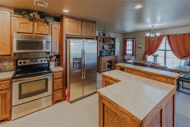 958 Cotswold Court, Blanchard, OK 73010