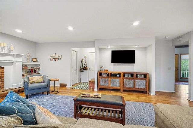 13285 S Partridge Drive, Valley View, OH 44125