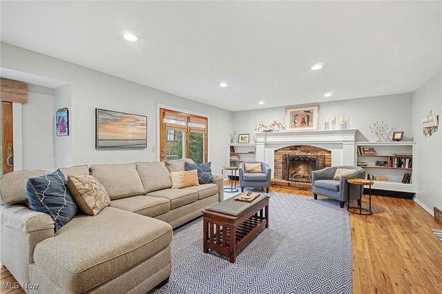 13285 S Partridge Drive, Valley View, OH 44125