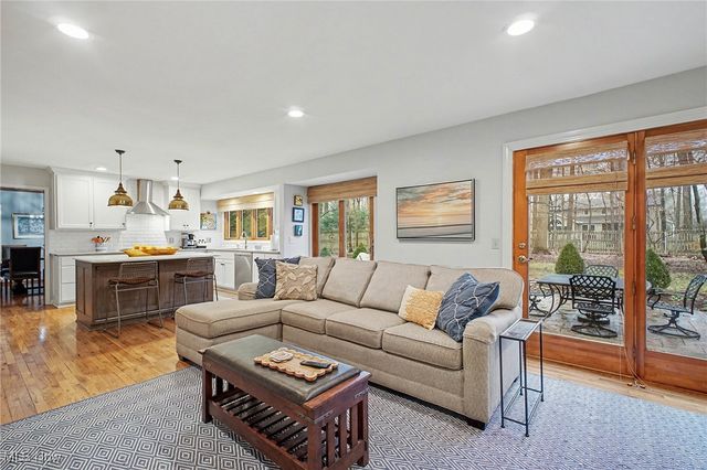 13285 S Partridge Drive, Valley View, OH 44125