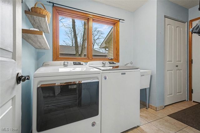 13285 S Partridge Drive, Valley View, OH 44125