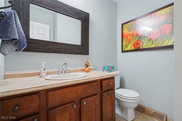 13285 S Partridge Drive, Valley View, OH 44125