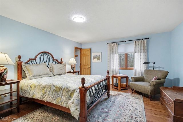 13285 S Partridge Drive, Valley View, OH 44125