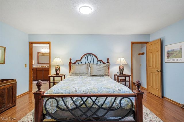 13285 S Partridge Drive, Valley View, OH 44125