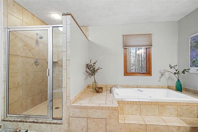 13285 S Partridge Drive, Valley View, OH 44125