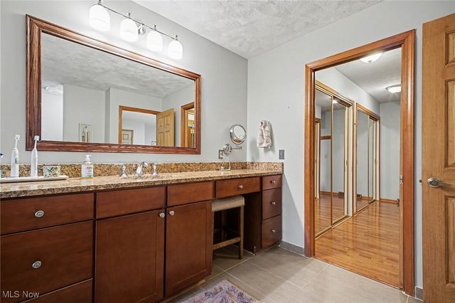 13285 S Partridge Drive, Valley View, OH 44125