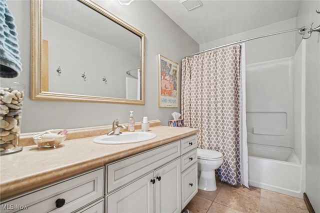 13285 S Partridge Drive, Valley View, OH 44125