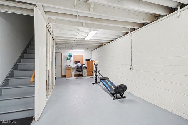 13285 S Partridge Drive, Valley View, OH 44125