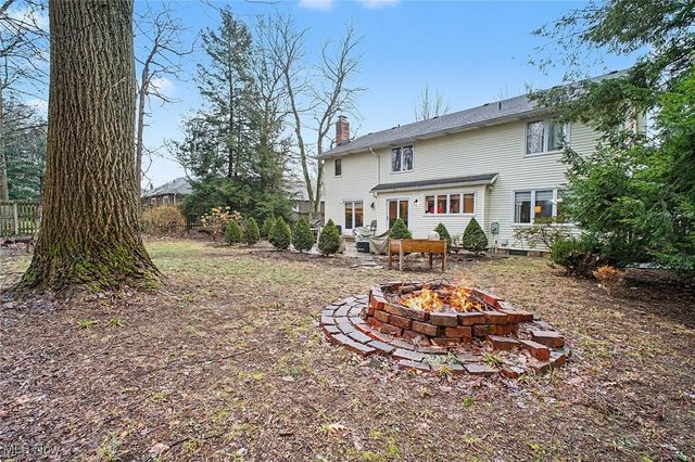 13285 S Partridge Drive, Valley View, OH 44125