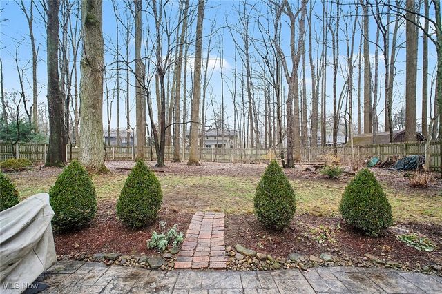 13285 S Partridge Drive, Valley View, OH 44125