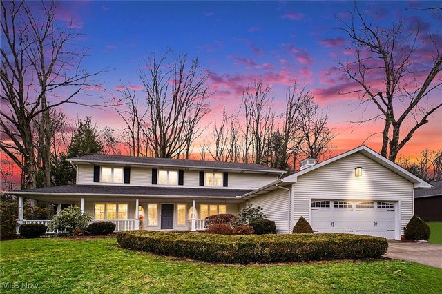 13285 S Partridge Drive, Valley View, OH 44125