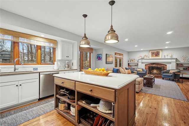 13285 S Partridge Drive, Valley View, OH 44125