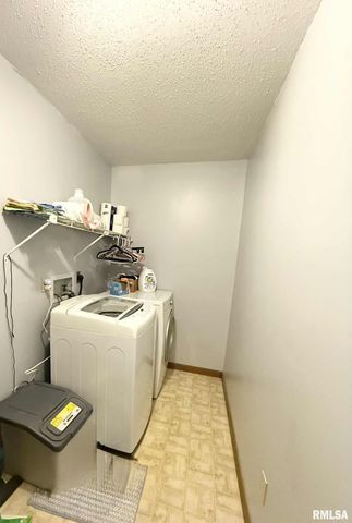 1105 OAKWOOD Lane, Marion, IL 62959