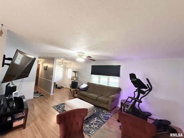 1105 OAKWOOD Lane, Marion, IL 62959