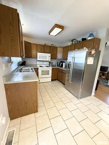 1105 OAKWOOD Lane, Marion, IL 62959