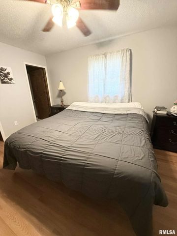 1105 OAKWOOD Lane, Marion, IL 62959