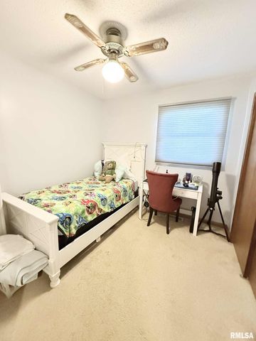 1105 OAKWOOD Lane, Marion, IL 62959