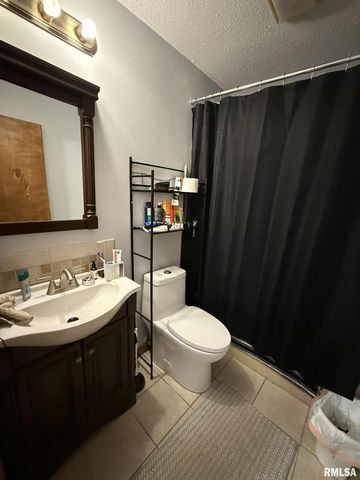 1105 OAKWOOD Lane, Marion, IL 62959