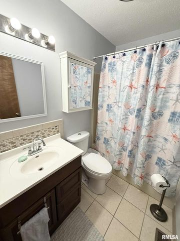 1105 OAKWOOD Lane, Marion, IL 62959