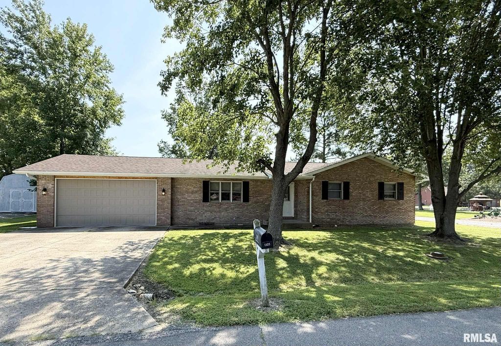 1105 OAKWOOD Lane, Marion, IL 62959