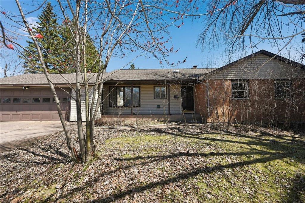 5220 Tower Avenue, Superior, WI 54880