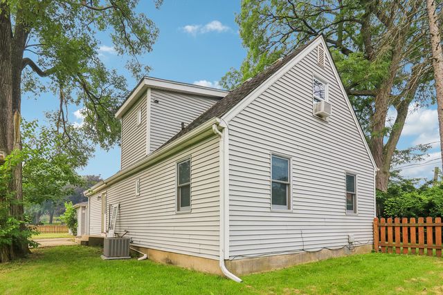 4811 Roslyn Road, Downers Grove, IL 60515