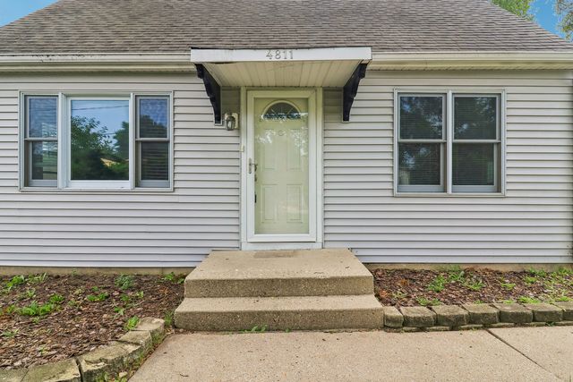 4811 Roslyn Road, Downers Grove, IL 60515